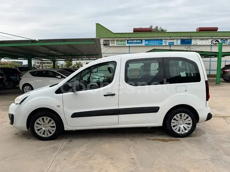 Usado Citroën Berlingo Live 100 CV (73 kW) 2016 Blanco Monovolumen