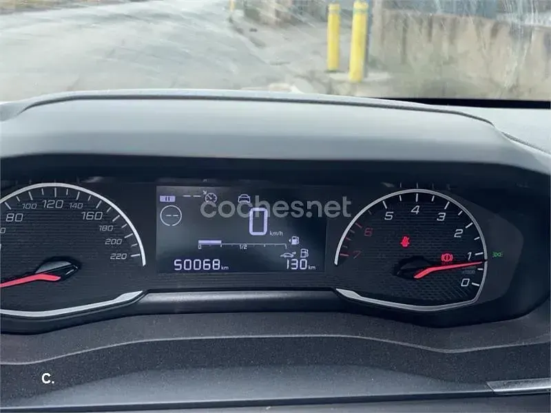 Usado Peugeot 208 Active 100 CV (73 kW) 2023 Blanco Utilitario