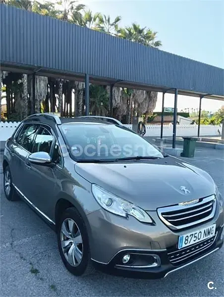 Usado Peugeot 2008 Active 82 CV (60 kW) 2015 Marrón SUV