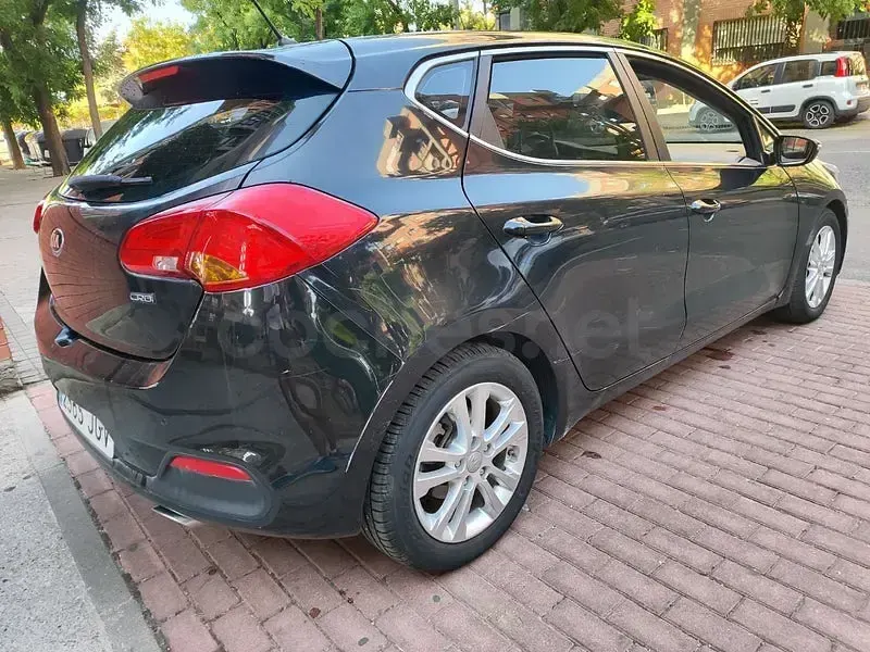 Usado Kia Ceed GT 128 CV (94 kW) 2015 Negro Berlina