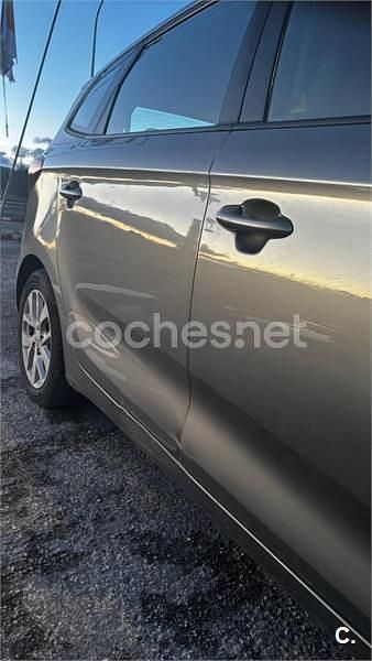 Usado Kia Carens 115 CV (84 kW) 2018 Beige Monovolumen