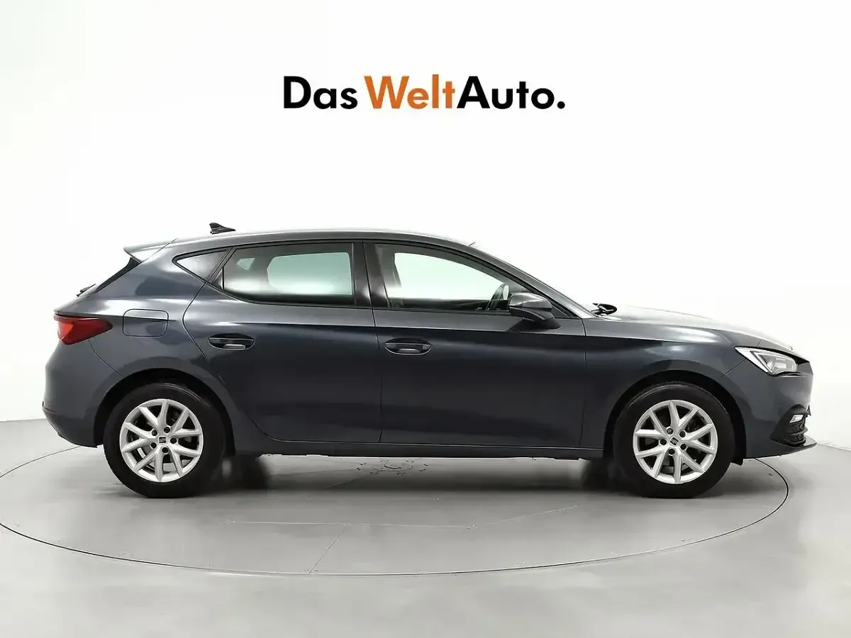 Usado Seat Leon Style 130 CV (95 kW) 2022 Gris