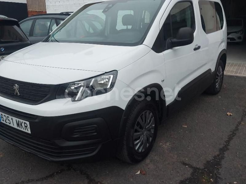 Usado Peugeot Rifter Allure 100 CV (73 kW) 2023 Blanco Monovolumen