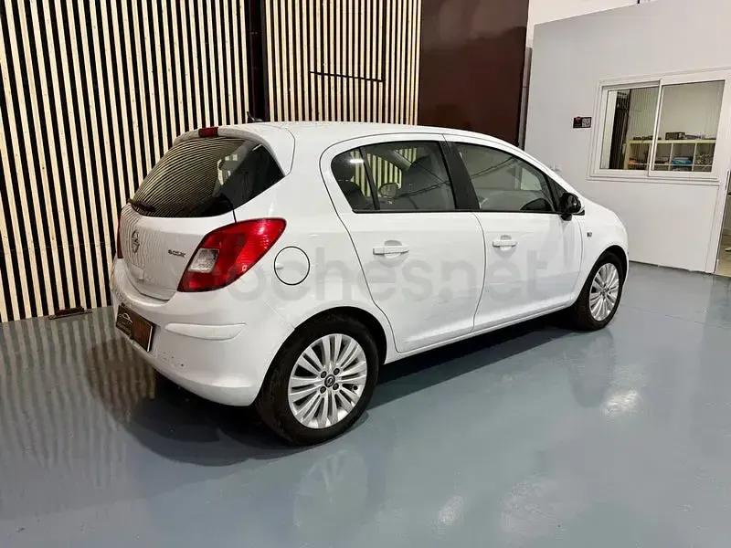 Usado Opel Corsa Selective 75 CV (55 kW) 2013 Blanco Utilitario