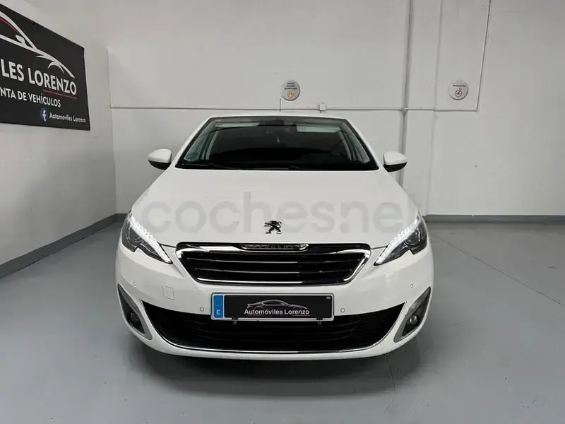 Usado Peugeot 308 Allure 130 CV (95 kW) 2015 Blanco Berlina