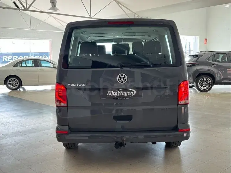 Usado VW Multivan 150 CV (110 kW) 2021 Gris / plata Monovolumen