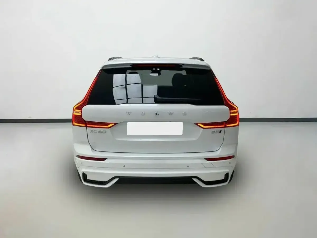 Usado Volvo XC60 Plus 250 CV (183 kW) 2024 Blanco SUV