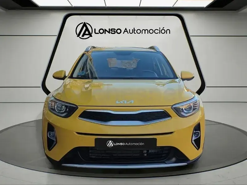 Usado Kia Stonic 100 CV (73 kW) 2023 Amarillo SUV