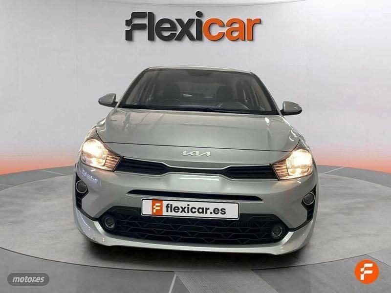 Usado Kia Rio 100 CV (73 kW) 2022 Gris Berlina