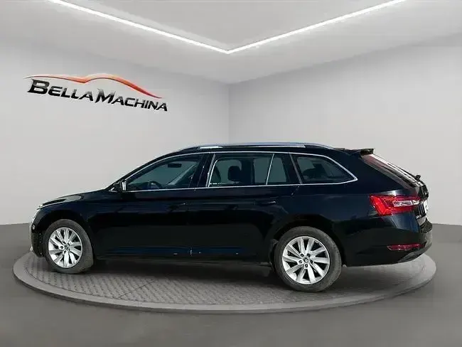 Usado Skoda Superb Ambition 122 CV (89 kW) 2021 Negro Familiar
