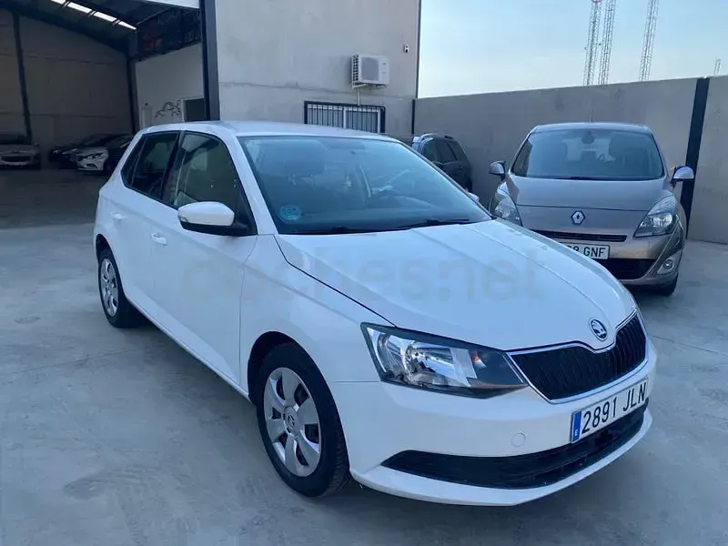 Usado Skoda Fabia Ambition 90 CV (66 kW) 2016 Blanco Berlina