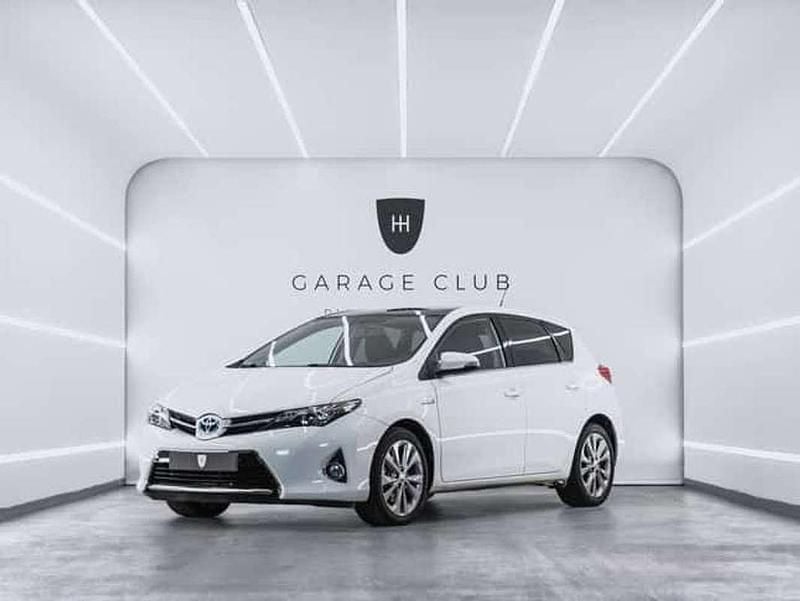 Usado Toyota Auris Hybrid Advance 136 CV (100 kW) 2014 Blanco Utilitario