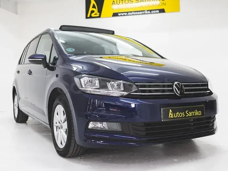 Usado VW Touran Life 150 CV (110 kW) 2025 Azul Monovolumen