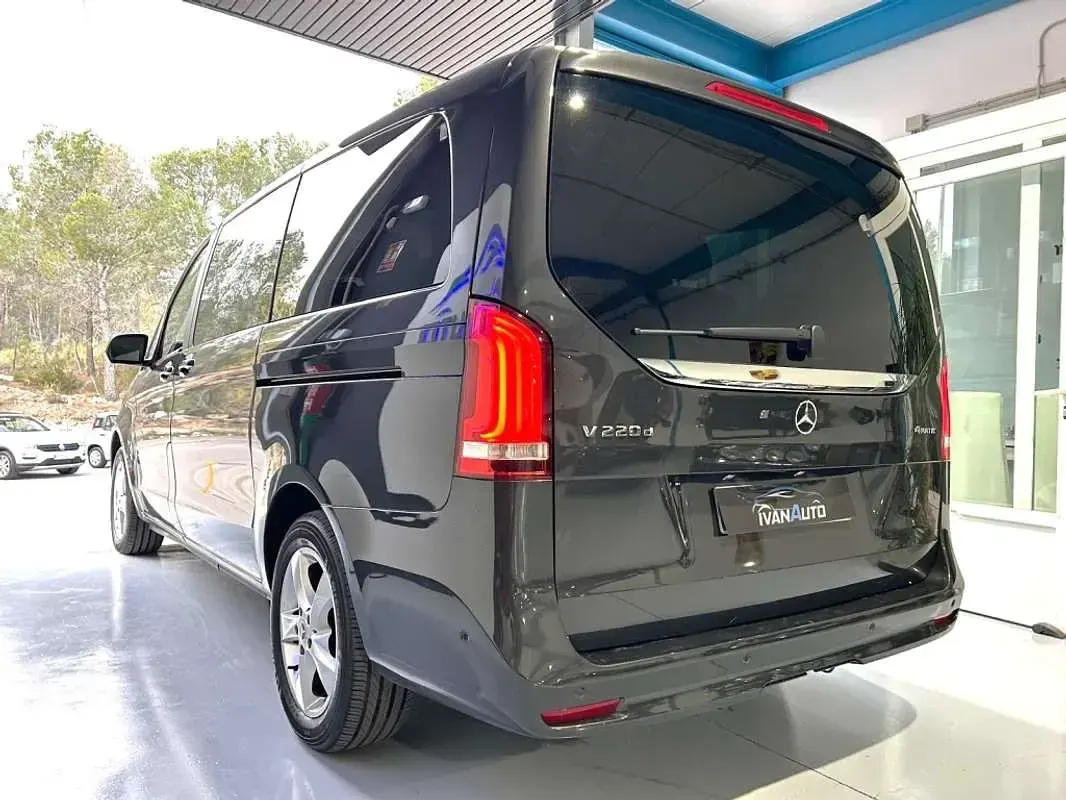Usado Mercedes V220 Avantgarde 163 CV (119 kW) 2024 Plateado Monovolumen