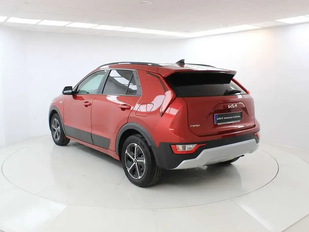 Usado Kia Niro 141 CV (103 kW) 2022 Rojo SUV