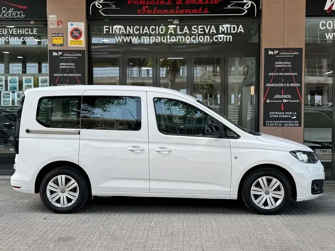 Usado VW Caddy Life 121 CV (88 kW) 2021 Blanco Monovolumen