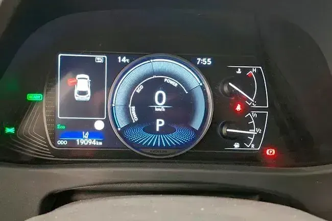 Usado Lexus UX Business Edition 184 CV (135 kW) 2022 Gris / plata SUV