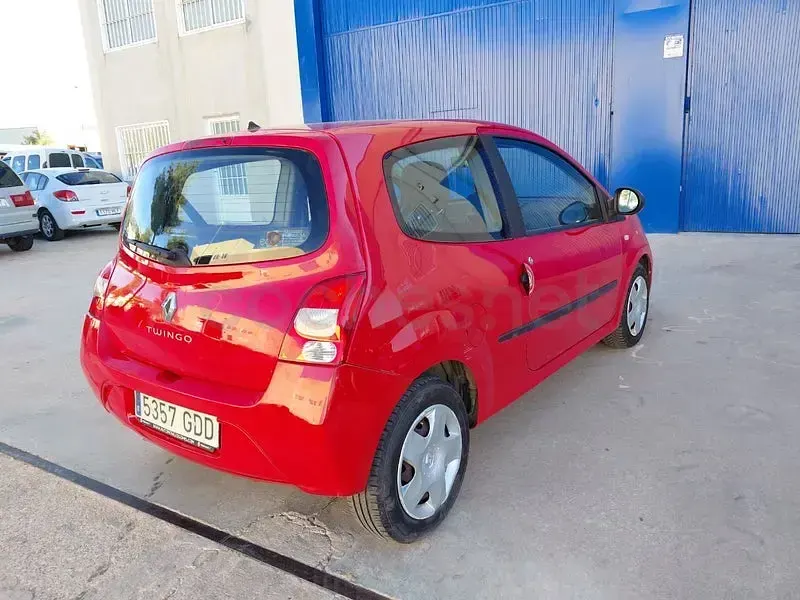 Usado Renault Twingo Authentique 65 CV (47 kW) 2008 Rojo Utilitario