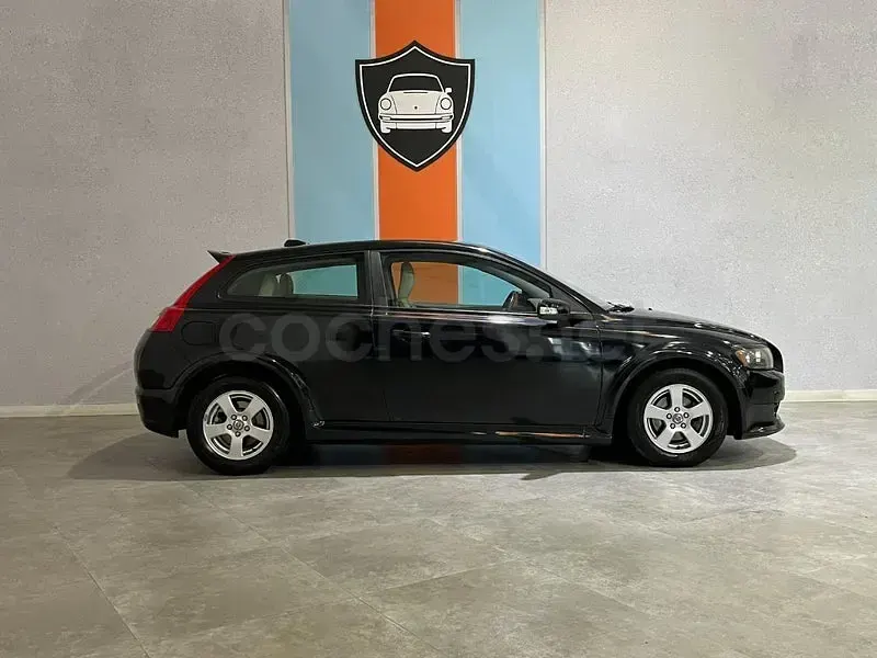 Usado Volvo C30 Summum 100 CV (73 kW) 2007 Negro Utilitario