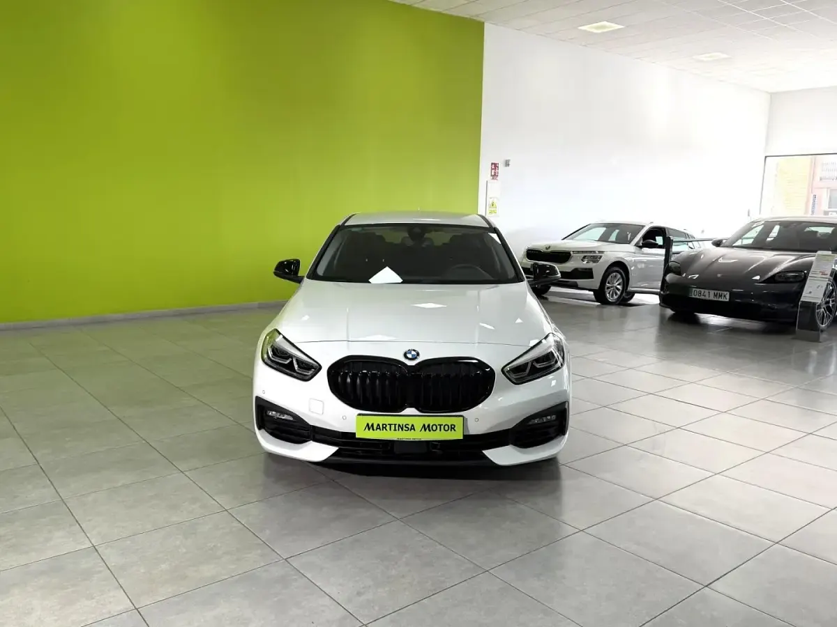 Usado BMW 118 Comfort Edition 136 CV (100 kW) 2022 Blanco Utilitario