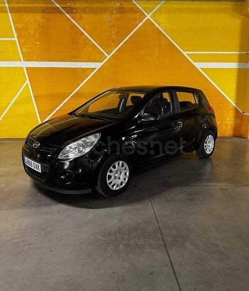 Usado Hyundai i20 Classic 78 CV (57 kW) 2010 Negro Utilitario