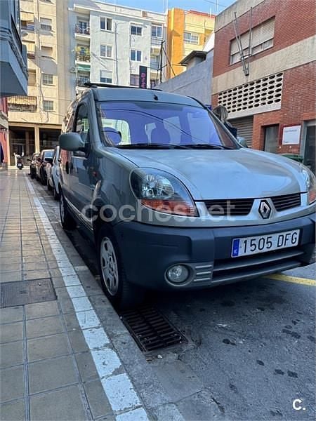 Usado Renault Kangoo 105 CV (77 kW) 2009 Gris / plata Monovolumen