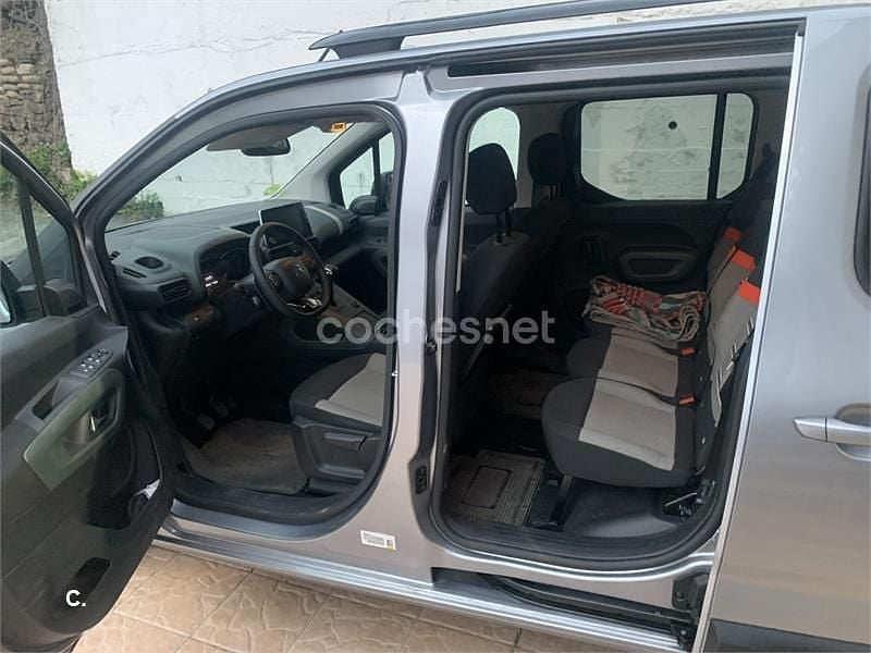 Usado Citroën Berlingo Feel 130 CV (95 kW) 2021 Gris / plata Monovolumen