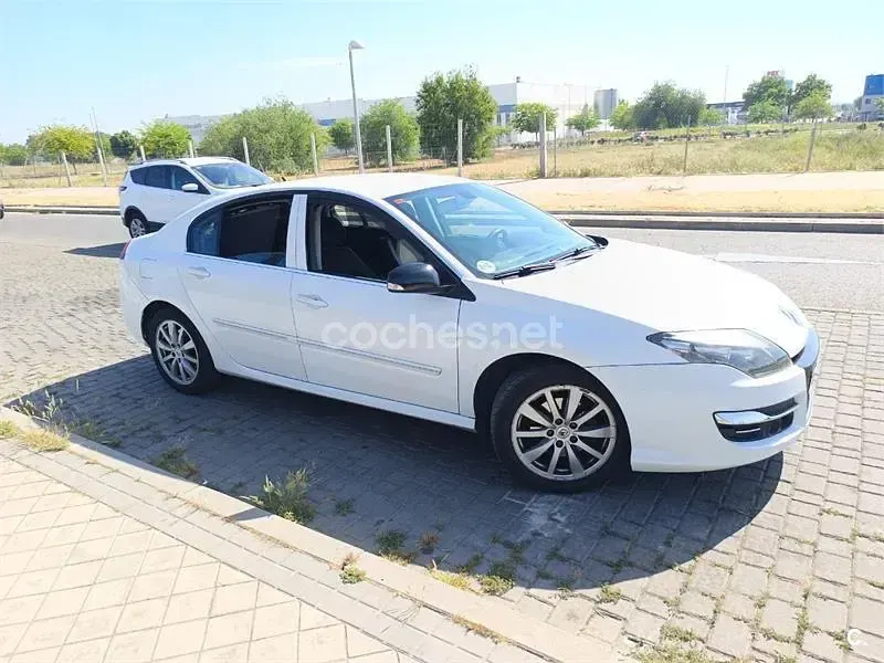 Usado Renault Laguna III Dynamique 130 CV (95 kW) 2013 Blanco Berlina