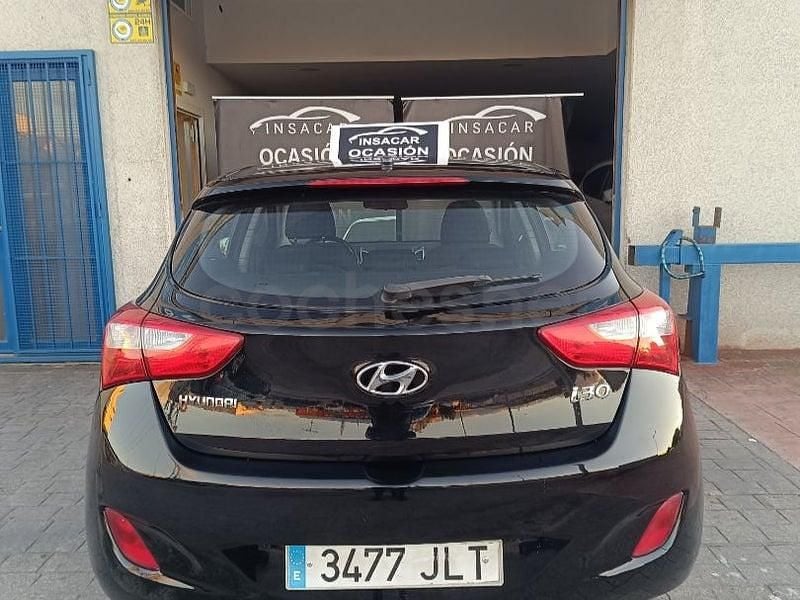Usado Hyundai i30 100 CV (73 kW) 2016 Negro Berlina