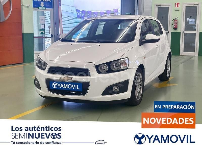 Blanco Usado 2013 Chevrolet Aveo LTZ Berlina | 7950 € (Precio justo) - Imagen 1/4