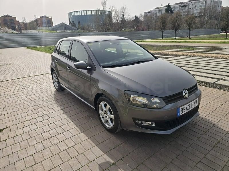 Usado VW Polo Advance 90 CV (66 kW) 2014 Gris / plata Berlina