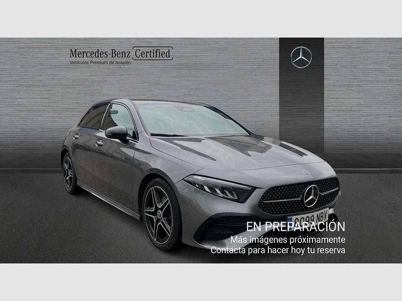 Usado Mercedes A180 109 CV (80 kW) 2025 Gris Utilitario