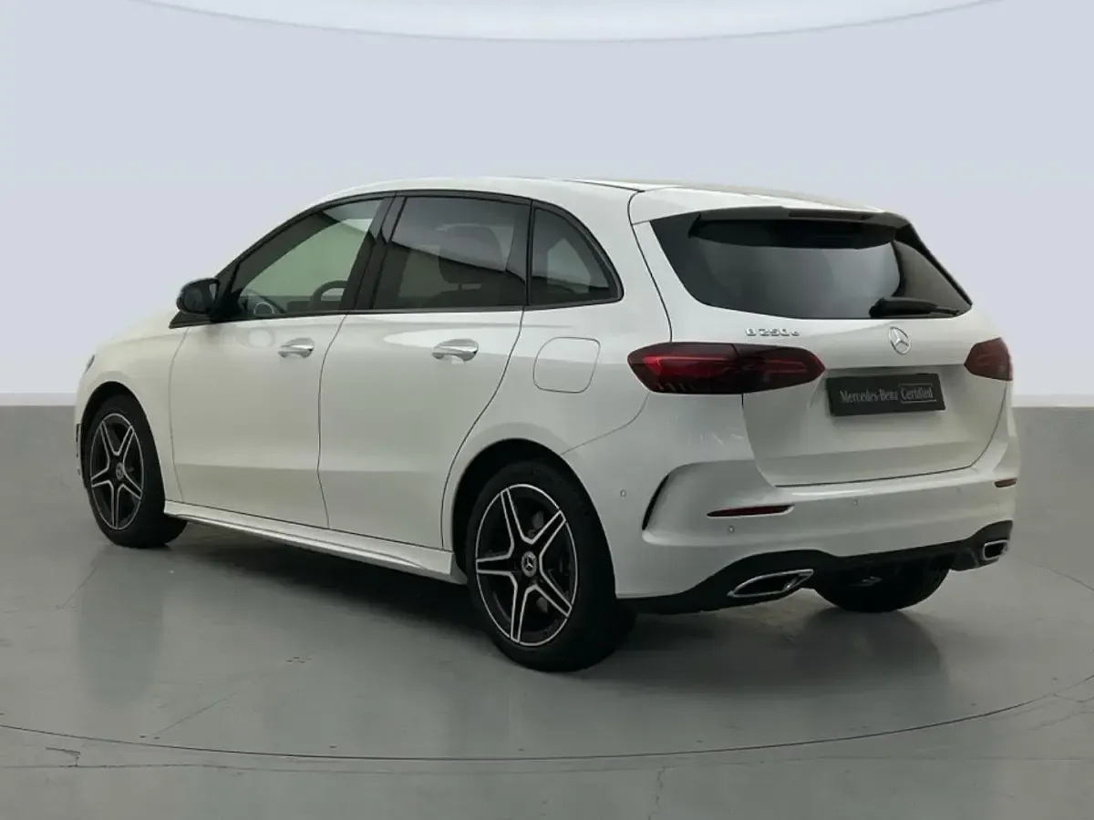 Usado Mercedes B250 218 CV (160 kW) 2025 Blanco Utilitario