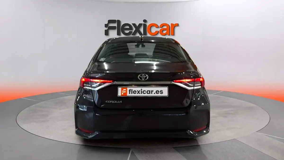 Usado Toyota Corolla Active 125 CV (91 kW) 2023 Negro Berlina