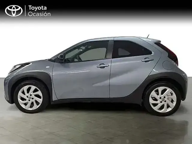 Usado Toyota Aygo X Play 72 CV (52 kW) 2024 Gris / plata SUV