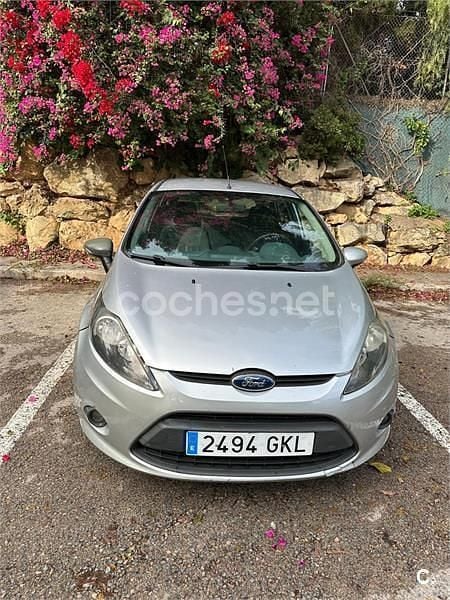 Gris / plata Usado 2009 Ford Fiesta Trend Berlina | 4500 € (Buen precio) - Imagen 1/4
