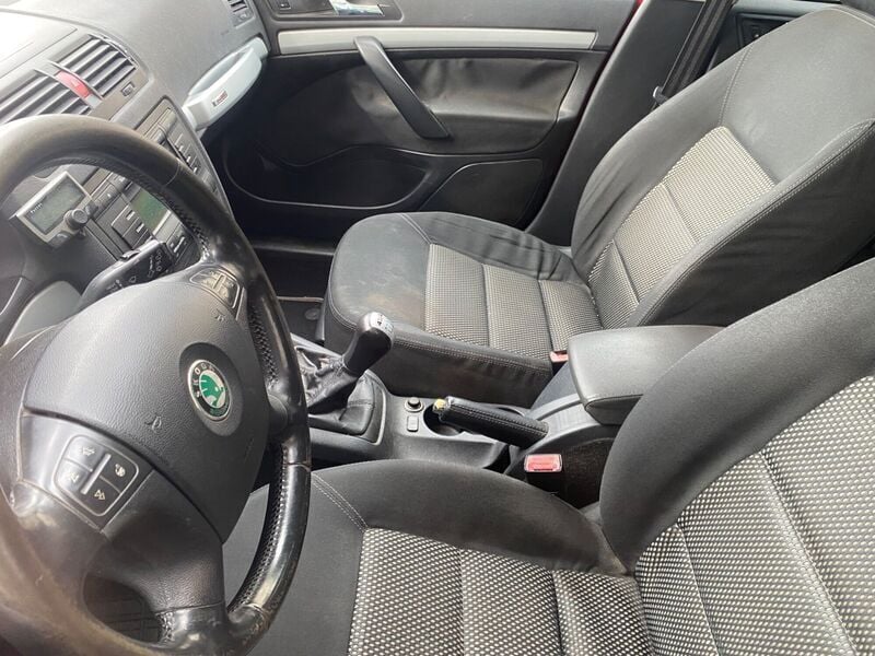 Usado Skoda Octavia Elegance 140 CV (102 kW) 2007 Rojo Familiar