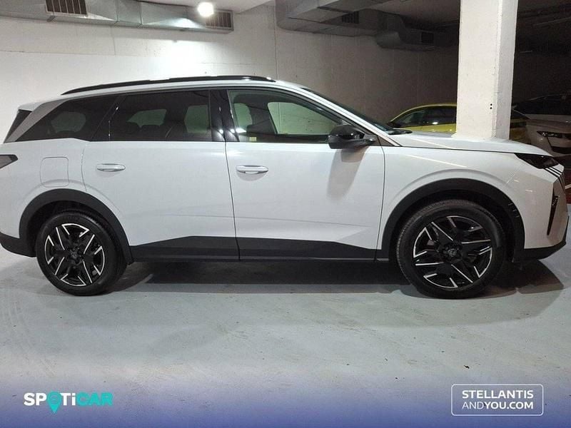Usado Peugeot 5008 Allure 136 CV (100 kW) 2025 Blanco SUV