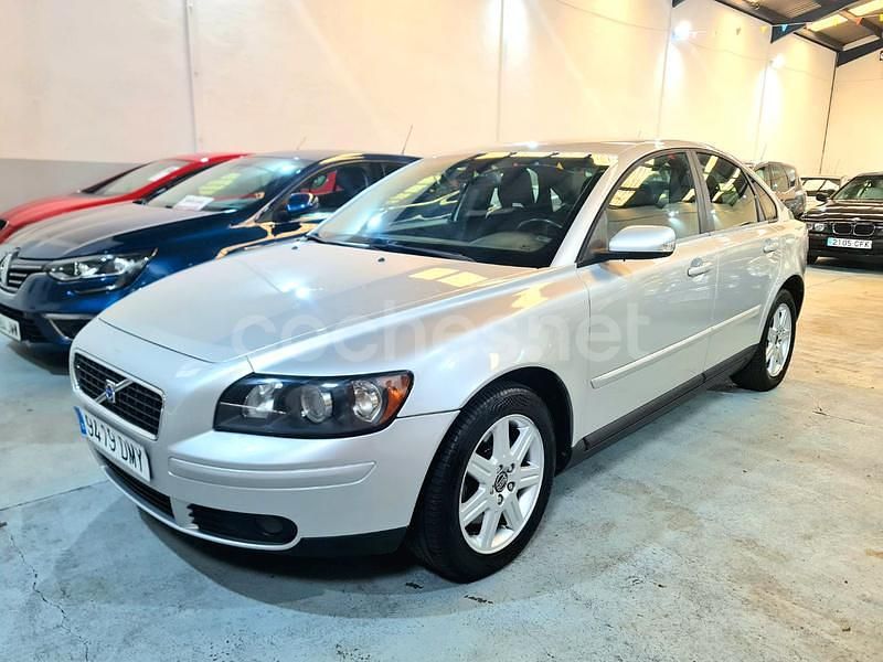 Usado Volvo S40 Kinetic 136 CV (100 kW) 2005 Gris / plata Berlina