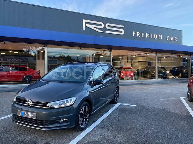 Gris / plata Usado 2023 VW Touran Sportline Monovolumen | 38.990 € - Imagen 1/4