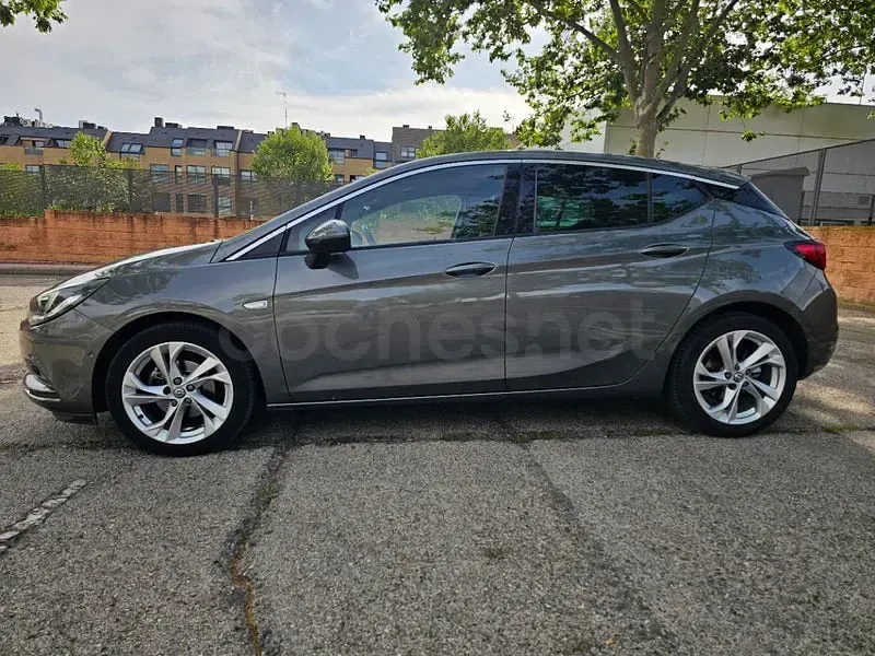 Usado Opel Astra Dynamic 125 CV (91 kW) 2019 Beige Berlina