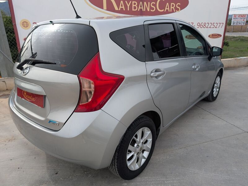Usado Nissan Note Visia 90 CV (66 kW) 2014 Gris / plata Monovolumen