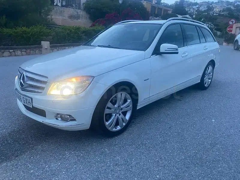 Usado Mercedes C200 136 CV (100 kW) 2010 Blanco Familiar