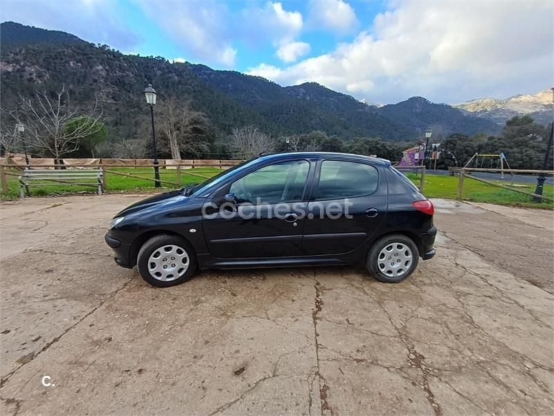 Negro Usado 2005 Peugeot 206 Berlina | 2800 € (Precio justo) - Imagen 1/4