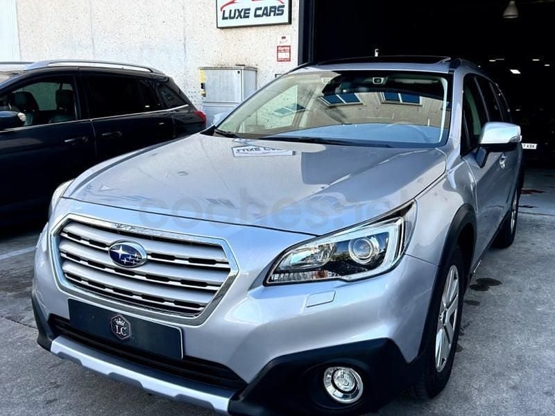 Usado Subaru Outback 150 CV (110 kW) 2018 Gris / plata Familiar