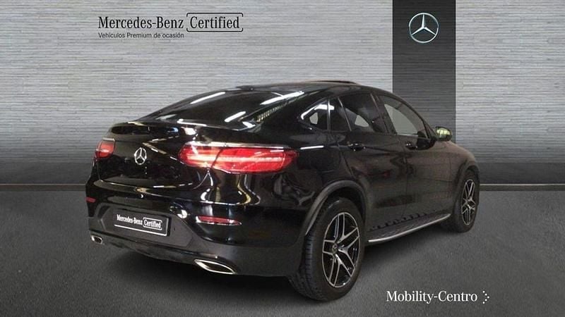 Usado Mercedes GLC250 AMG line 211 CV (155 kW) 2018 Pintura unicolor negra Coupe