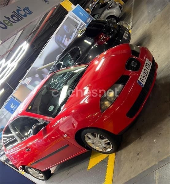 Usado Seat Ibiza Stella 75 CV (55 kW) 2002 Rojo Berlina
