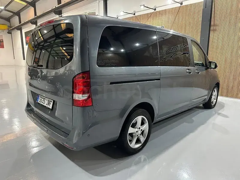 Usado Mercedes V200 Avantgarde 136 CV (100 kW) 2017 Gris / plata Monovolumen