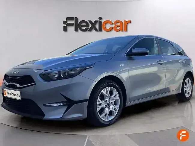 Usado Kia Ceed 136 CV (100 kW) 2023 Gris Utilitario