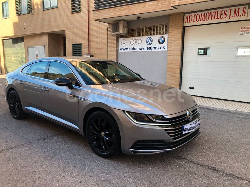 Usado VW Arteon 150 CV (110 kW) 2019 Gris / plata Berlina